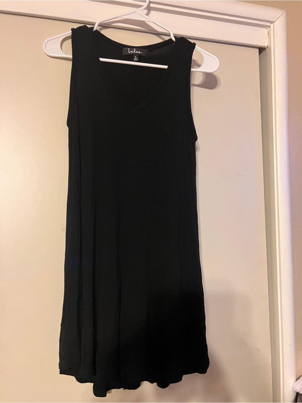 Lulu's Black V-Neck Sleeveless Tank dress